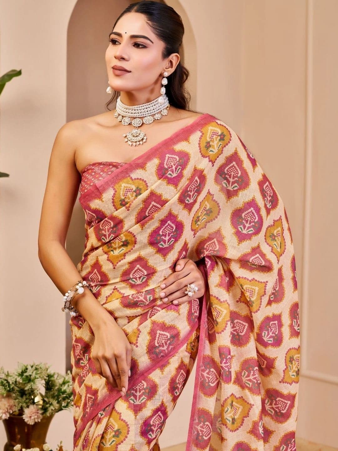 Mitera Ethnic Motifs Tissue Designer Saree thumbnail 4
