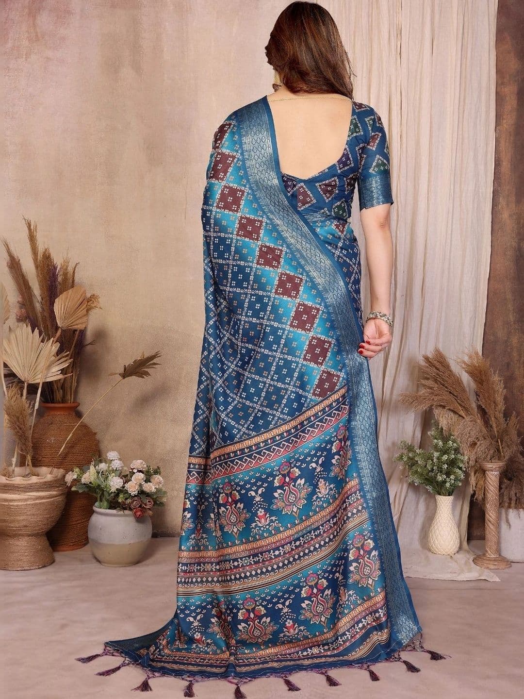 Mitera Floral Designer Saree thumbnail 4