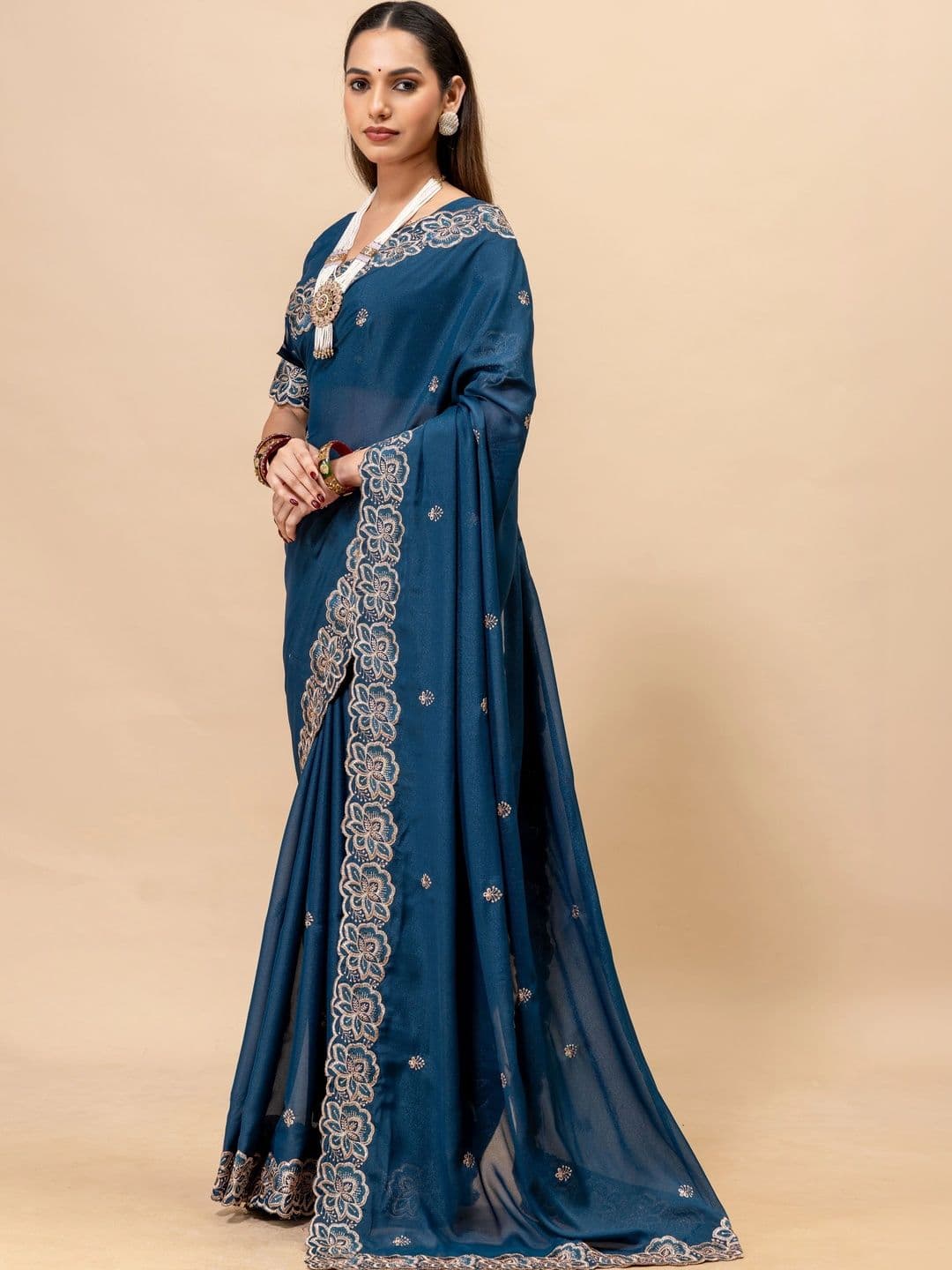 LabelVASTRA Embellished Embroidered Poly Georgette Saree thumbnail 3
