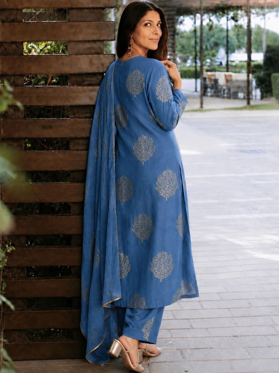 Klere Women Ethnic Motifs Printed Regular Kurta with Trousers & With Dupatta thumbnail 3