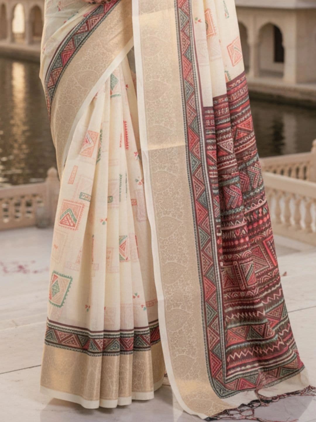 Mitera Woven Design Silk Blend Designer Saree thumbnail 4