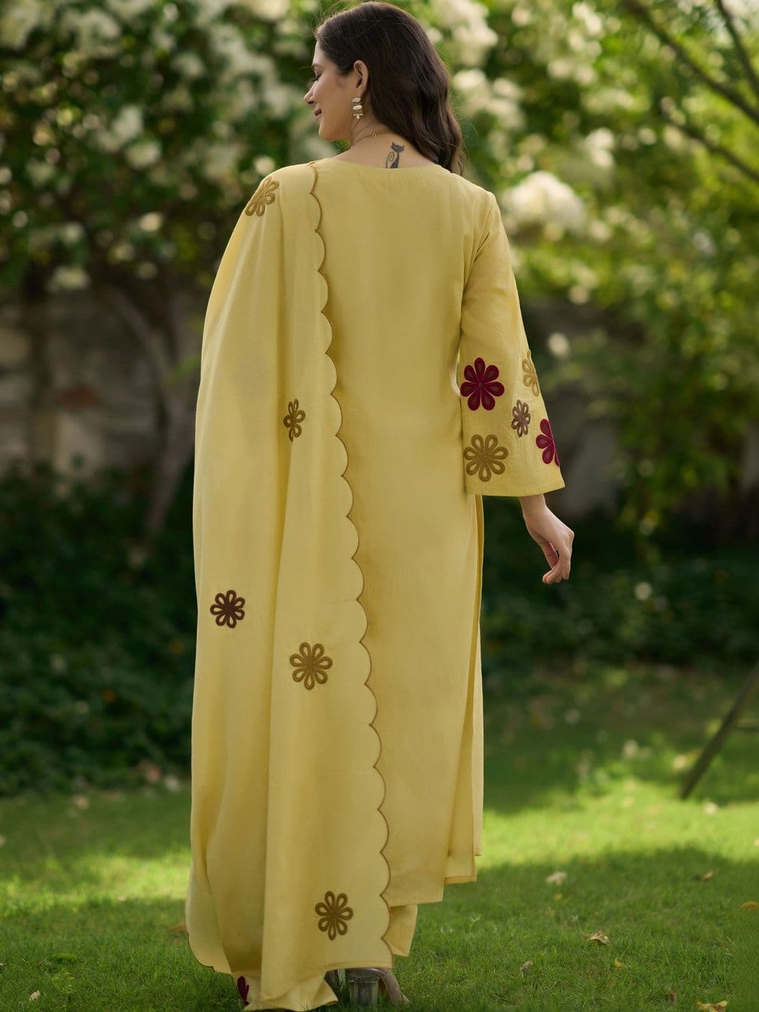 Ijya Women Floral Embroidered Regular Thread Work Chanderi Silk Kurta with Trousers & With Dupatta thumbnail 2