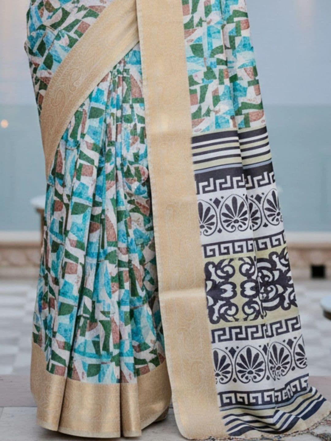 Mitera Silk Blend Designer Saree thumbnail 2