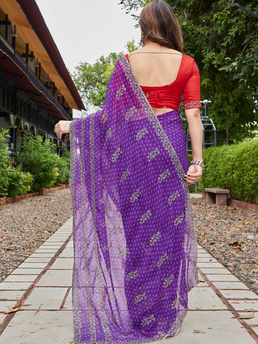 Mitera Bandhani Zari Pure Georgette Designer Saree thumbnail 2