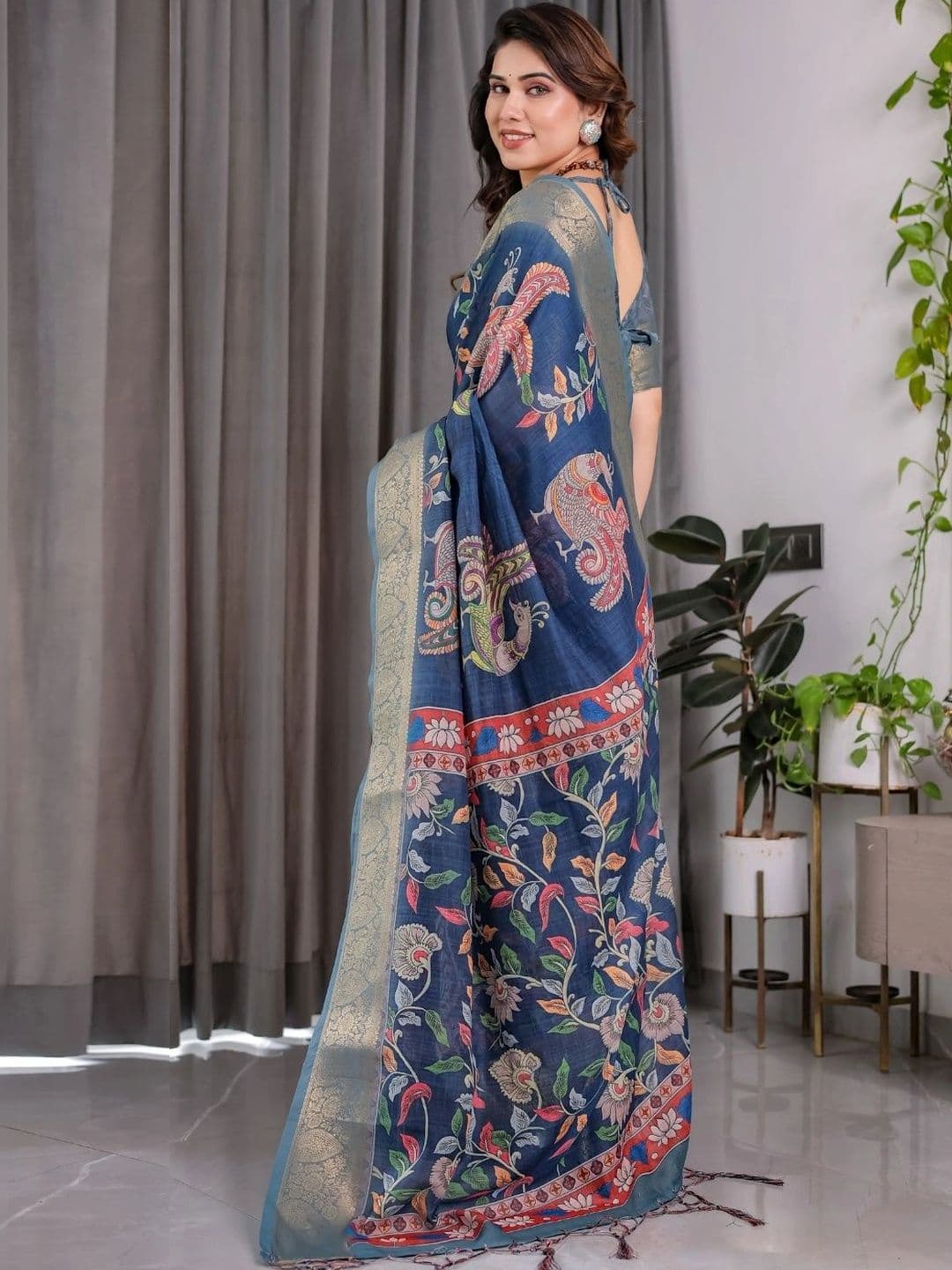 Mitera Floral Silk Blend Designer Saree thumbnail 2
