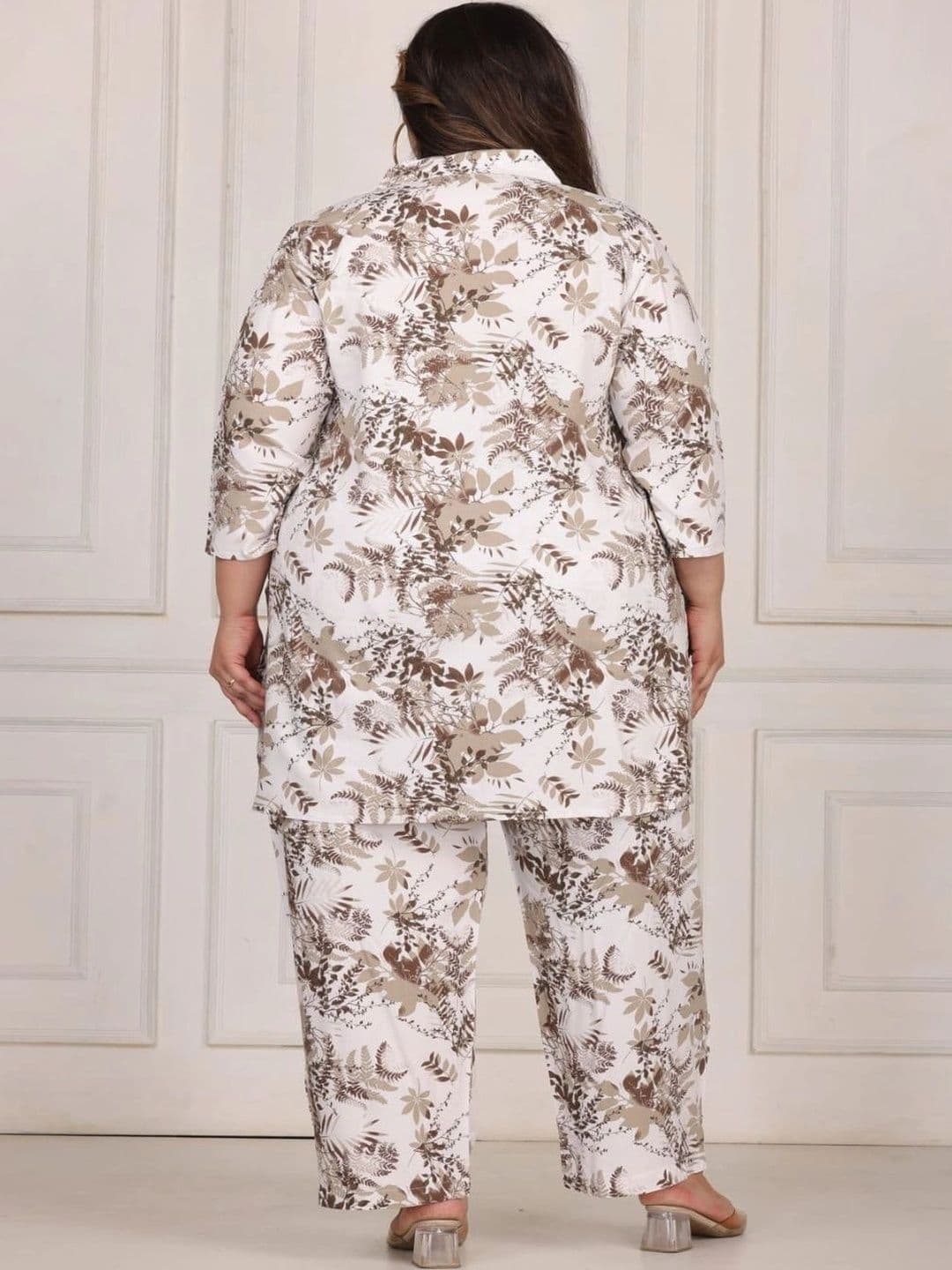 Sandhya's Plus Women Floral Printed Regular Kurta with Pyjamas thumbnail 2