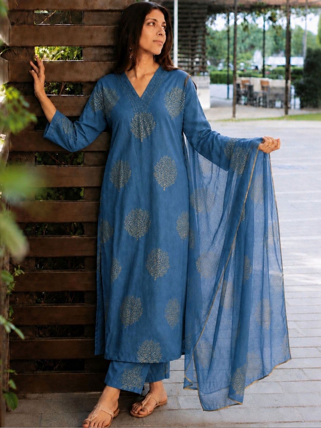 Klere Women Ethnic Motifs Printed Regular Kurta with Trousers & With Dupatta thumbnail 5