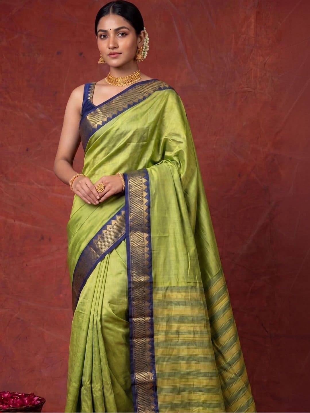 SAMANTHA Woven Design Zari Silk Blend Banarasi Saree thumbnail 3