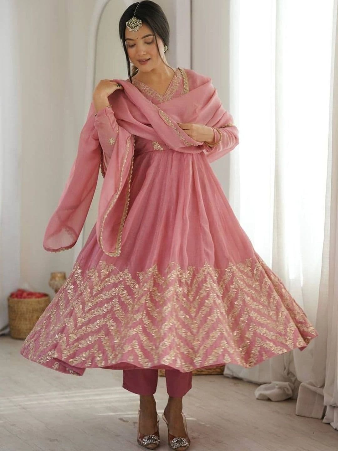 NORAFLEX Women Tiered Gotta Patti Pure Silk Kurta with Trousers & With Dupatta thumbnail 2