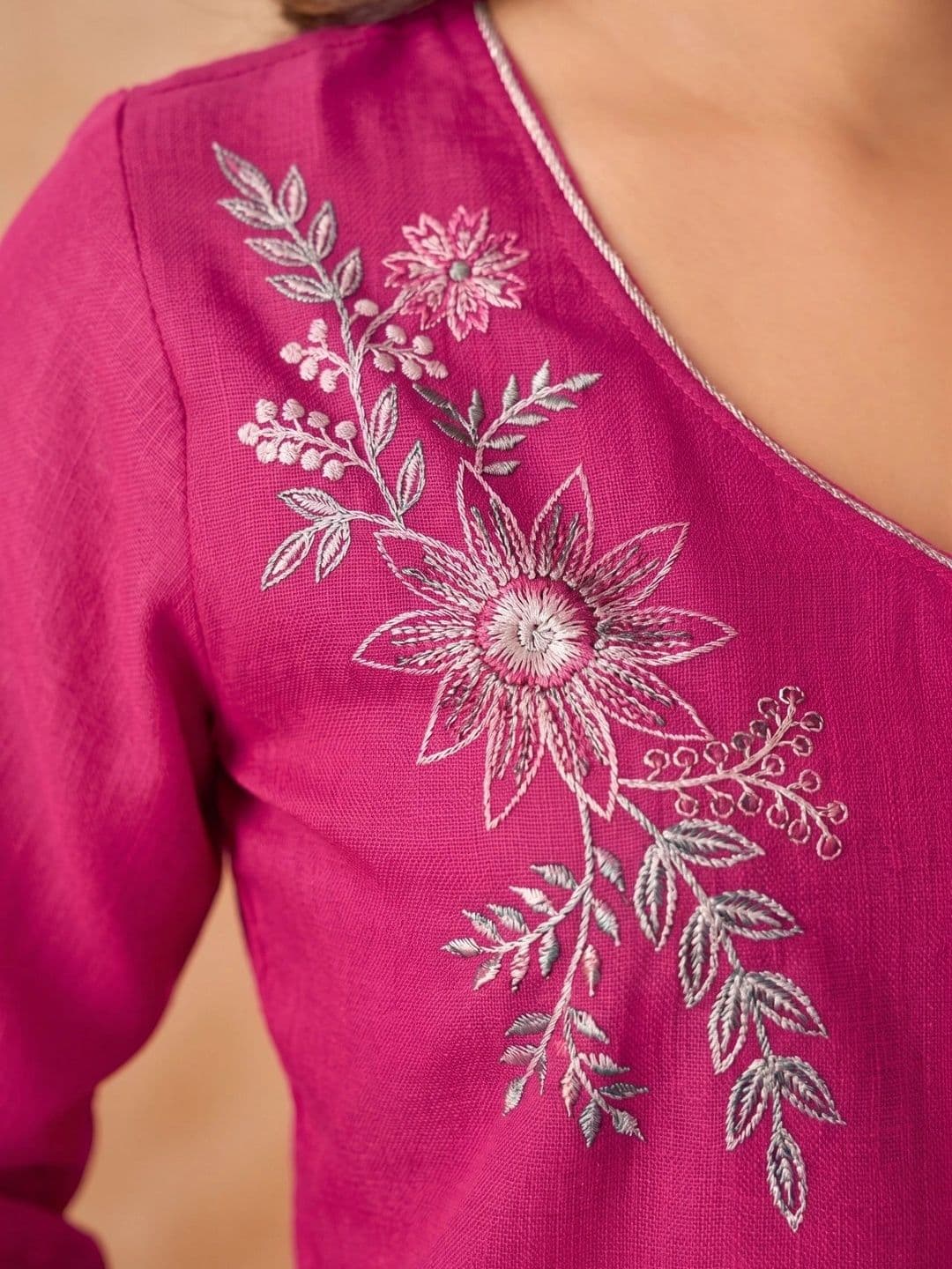 Anouk Women Ethnic Motifs Embroidered Regular Thread Work Kurta Set thumbnail 5