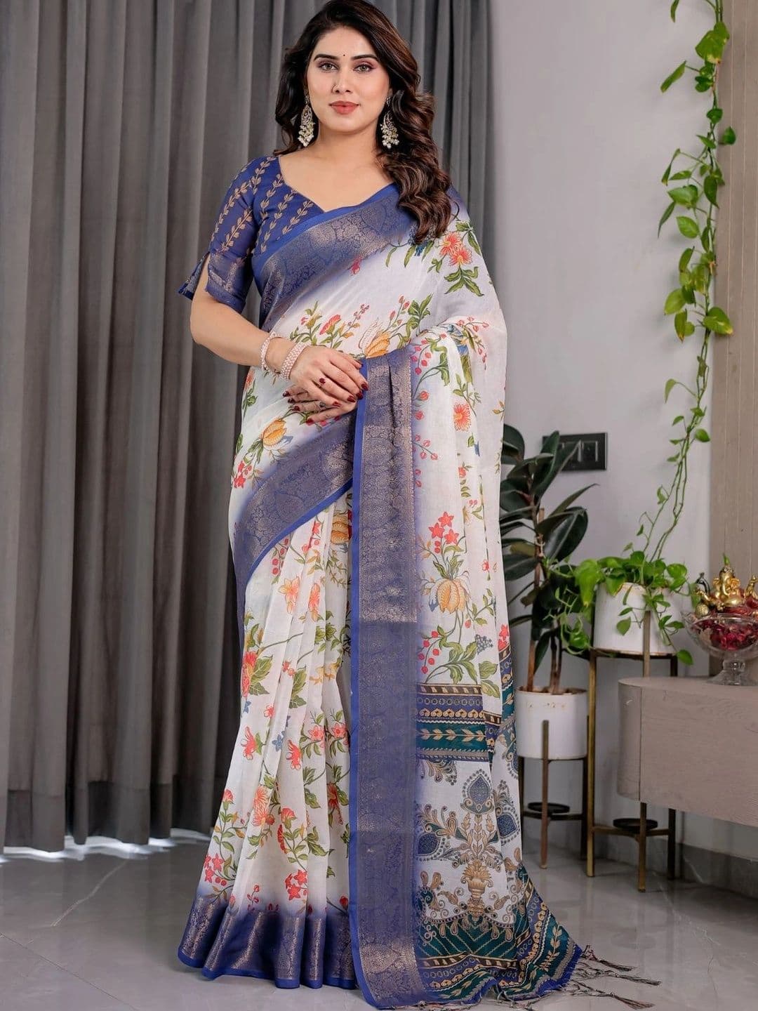 Mitera Floral Zari Silk Blend Designer Saree thumbnail 2