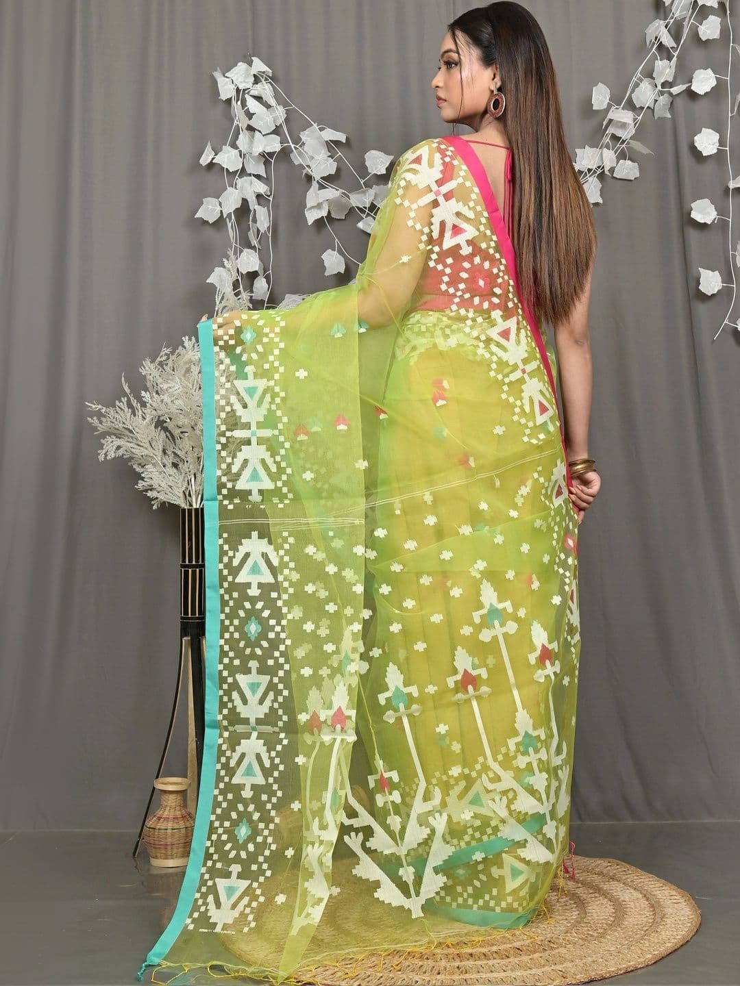 DipDiya Ethnic Motifs Sequinned Handloom Taant Saree thumbnail 6