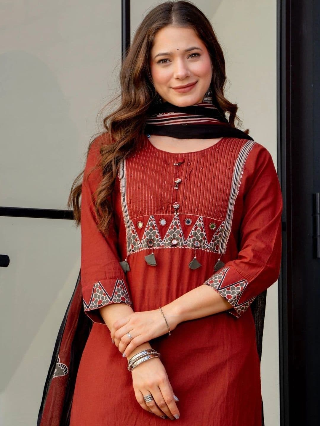 Amayra Women Ethnic Motifs Printed Panelled Mirror Work Pure Cotton Kurta with Trousers & With Dupatta thumbnail 2
