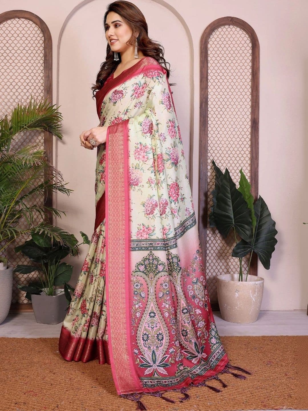 Mitera Floral Designer Saree thumbnail 3