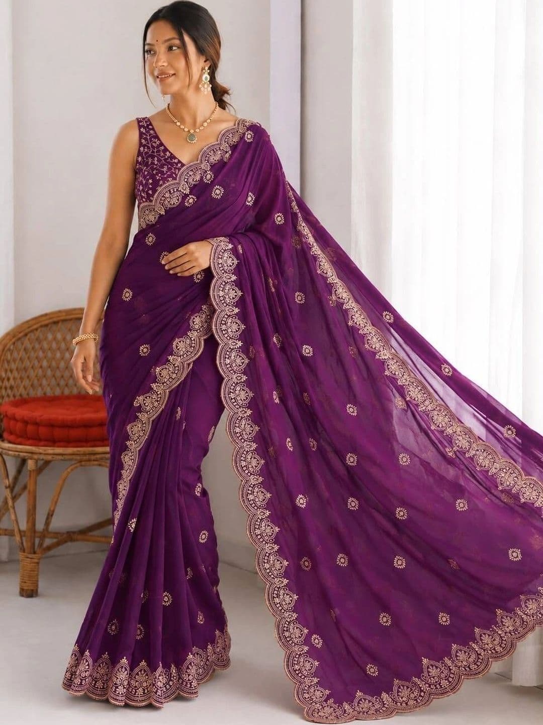 LabelVASTRA Floral Embroidered Poly Georgette Saree thumbnail 3
