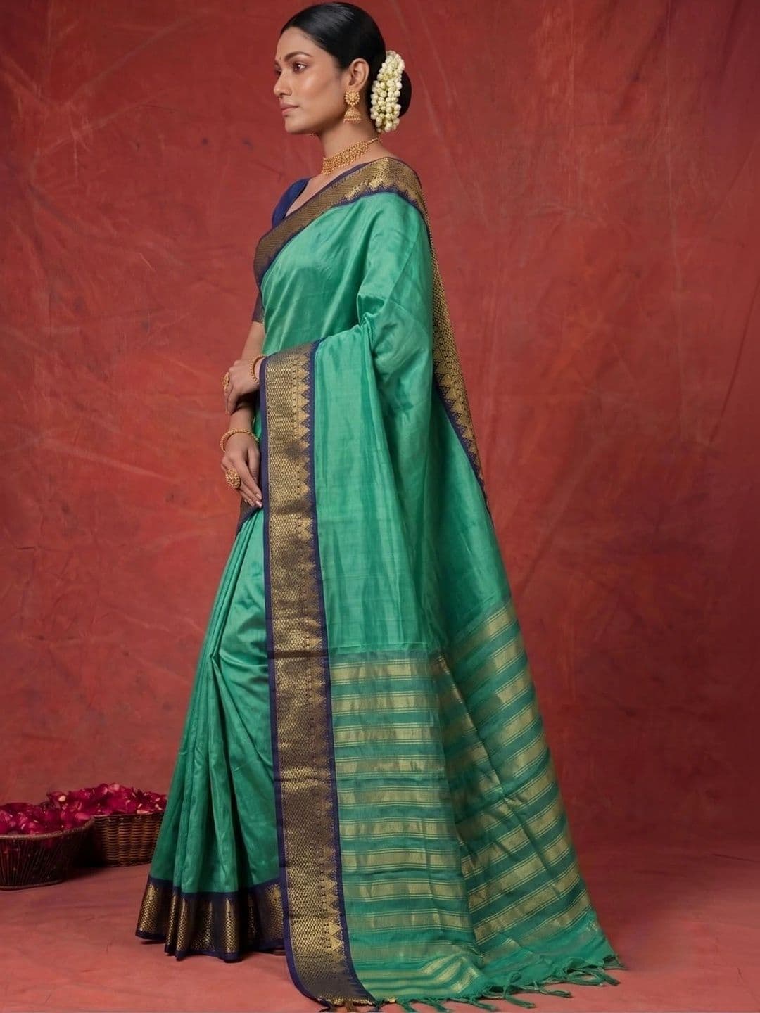 SAMANTHA Woven Design Zari Silk Blend Banarasi Saree thumbnail 3