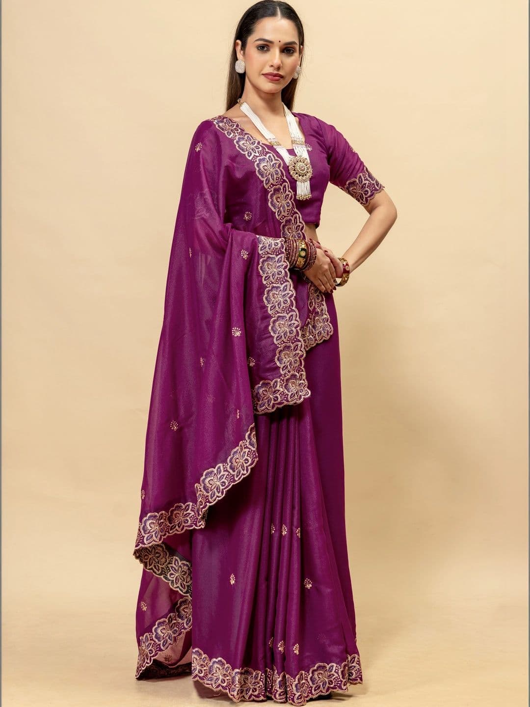 LabelVASTRA Floral Embroidered Poly Georgette Saree thumbnail 7
