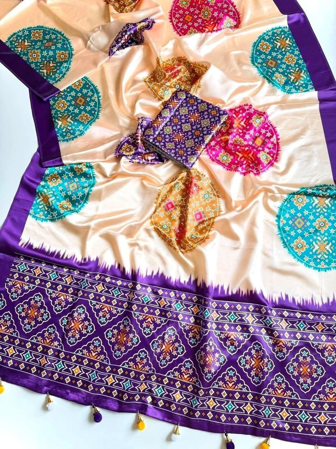 DHANLAXMI SAREES Ethnic Motifs Satin Patola Saree thumbnail 4