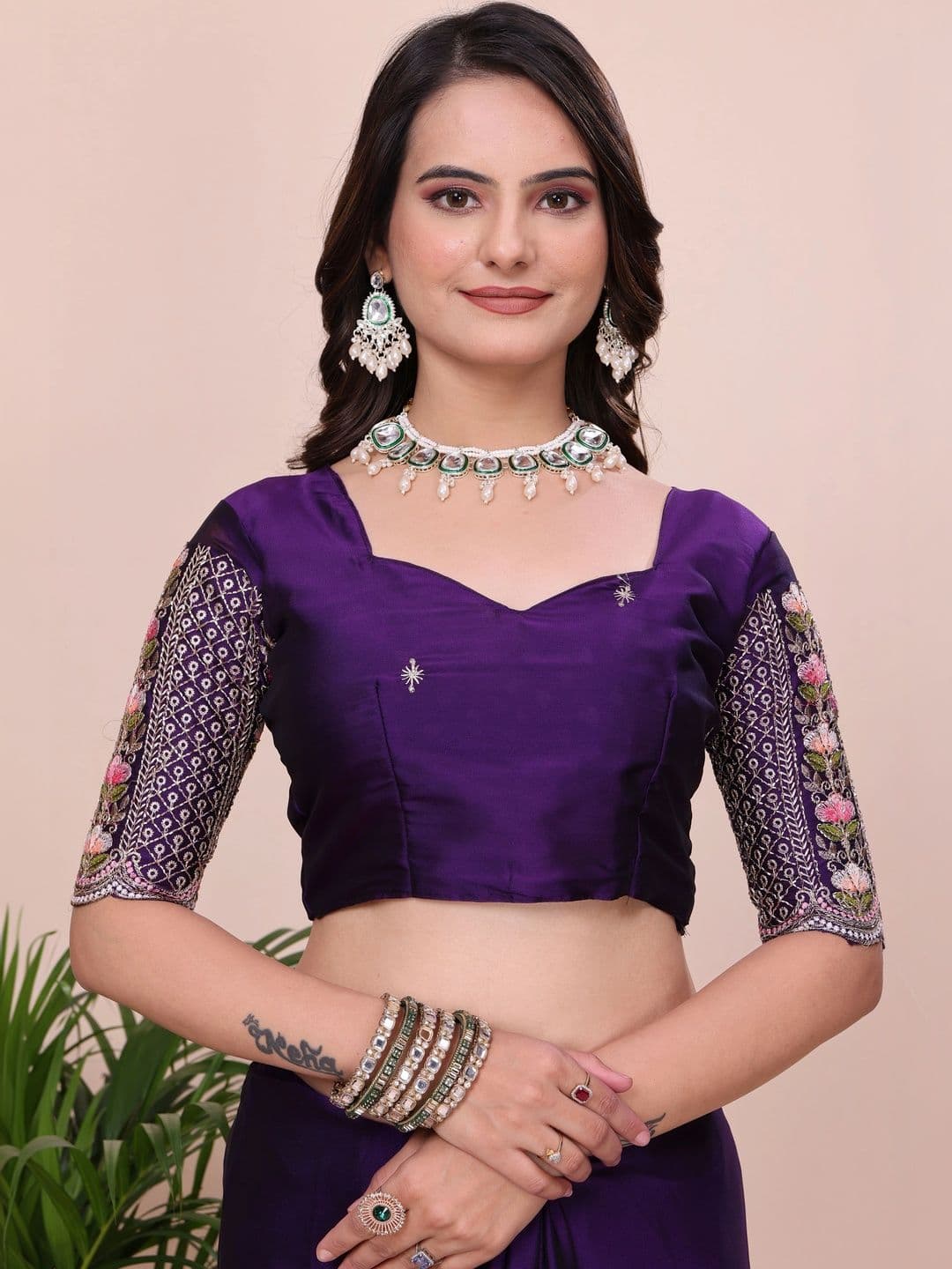 Saanvi Embroidered Silk Blend Saree thumbnail 3