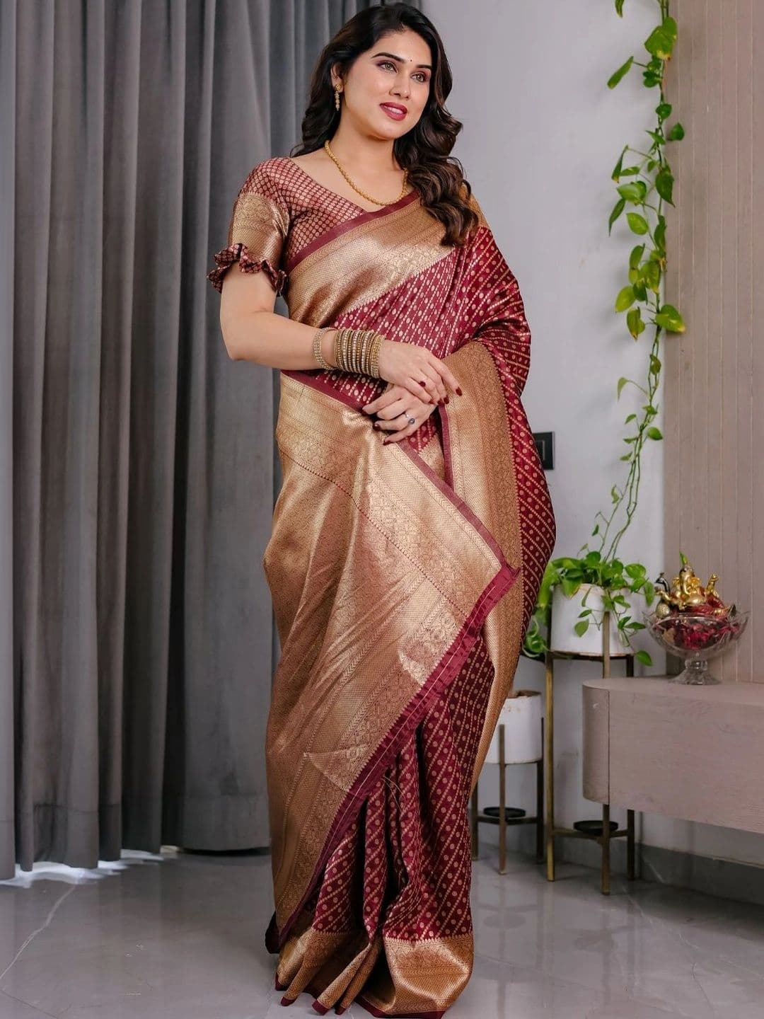 Mitera Woven Design Zari Silk Blend Designer Saree thumbnail 7