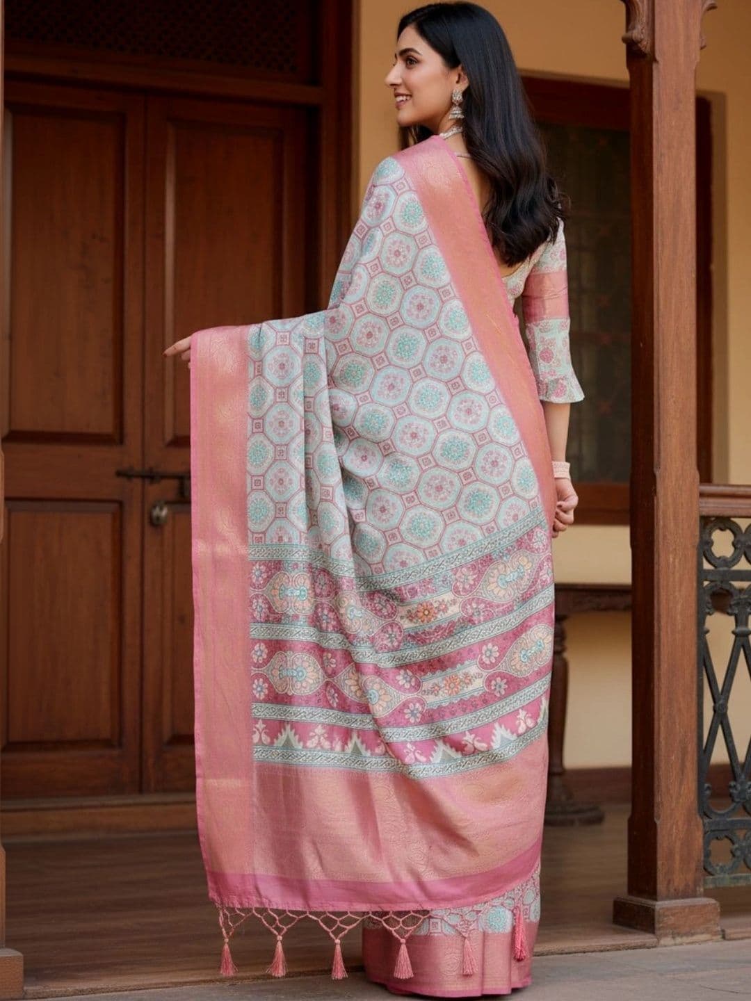 Mitera Silk Blend Designer Saree thumbnail 3