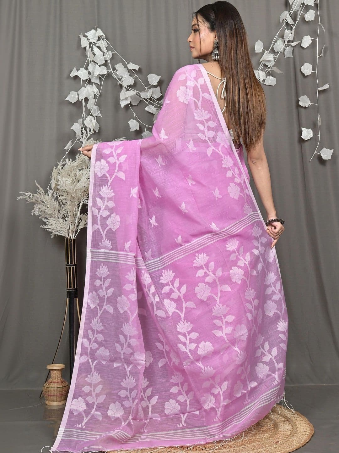 DipDiya Woven Design Sequinned Handloom Taant Saree thumbnail 7