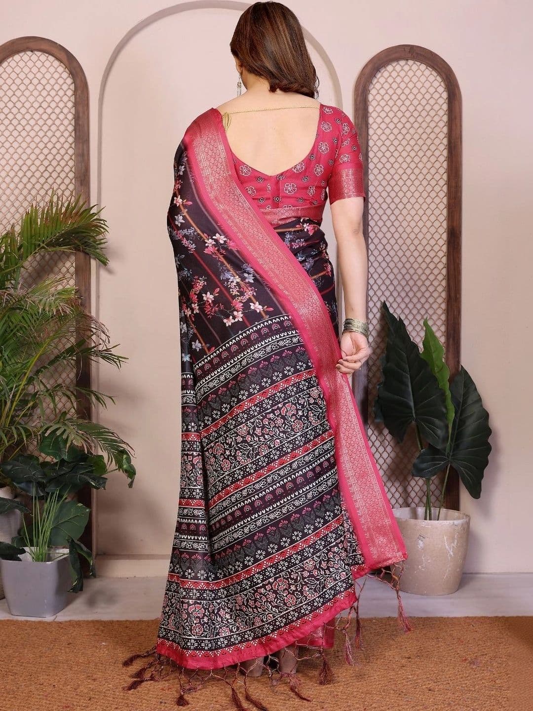 Mitera Floral Designer Saree thumbnail 3