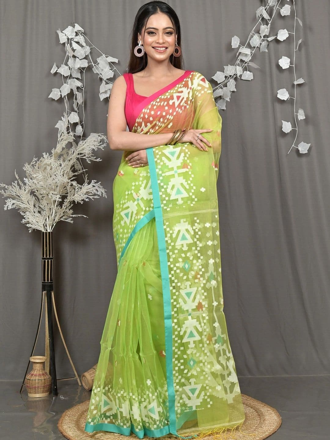 DipDiya Ethnic Motifs Sequinned Handloom Taant Saree thumbnail 4