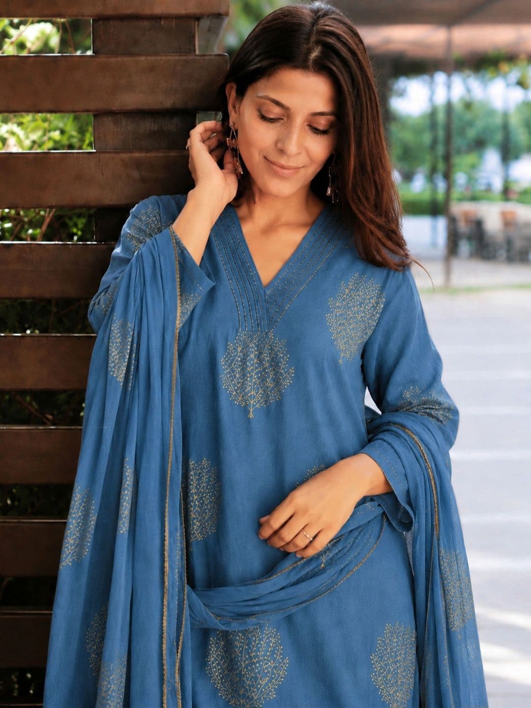 Klere Women Ethnic Motifs Printed Regular Kurta with Trousers & With Dupatta thumbnail 6