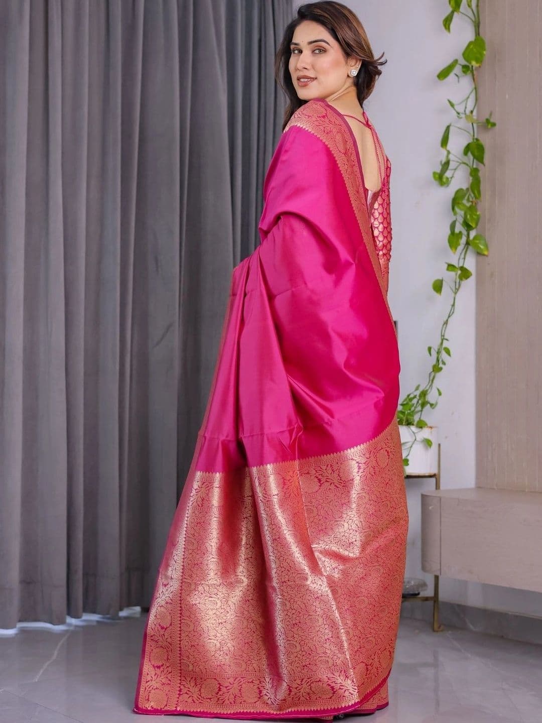 Mitera Woven Design Zari Silk Blend Designer Saree thumbnail 5