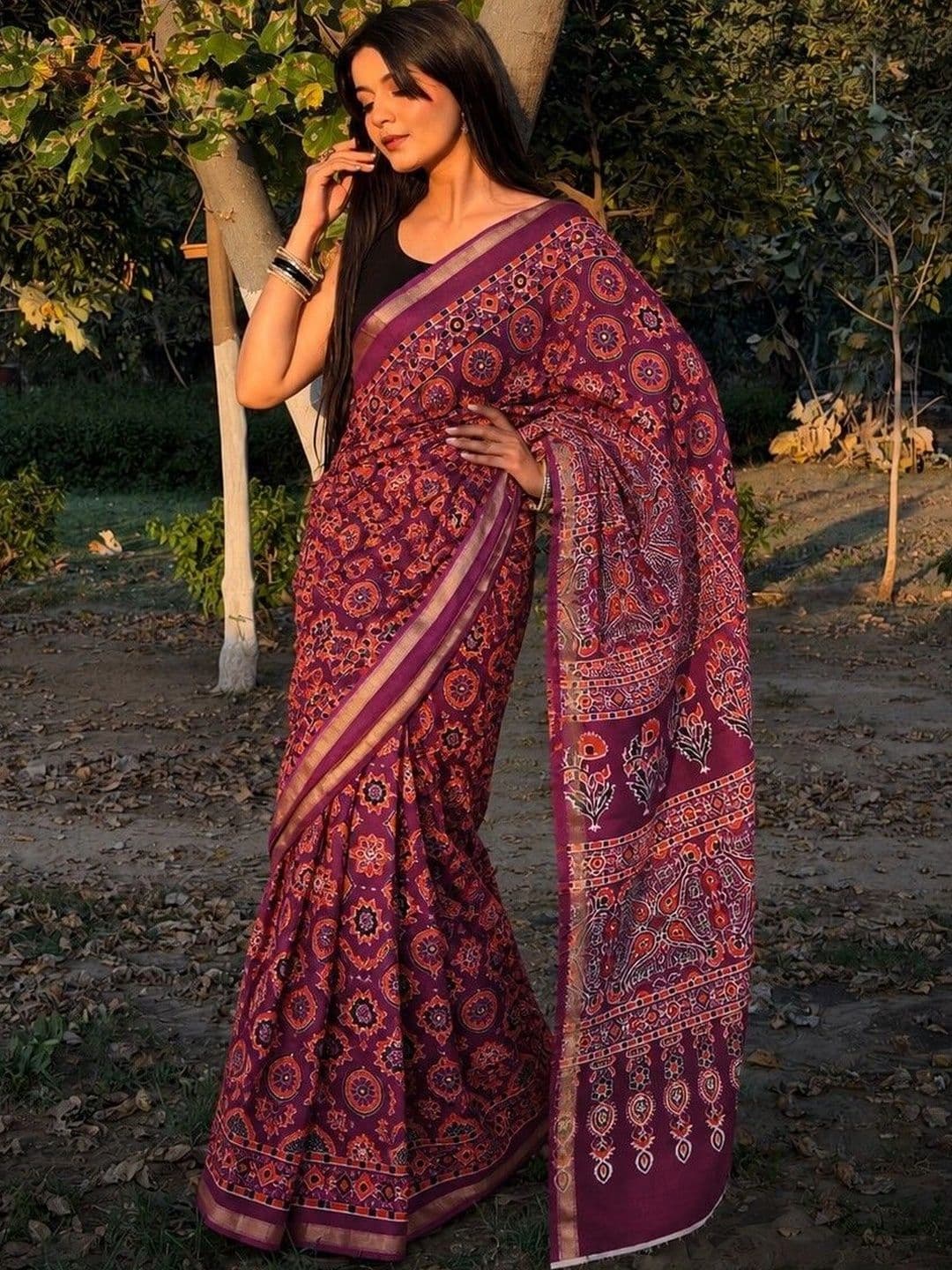 Lovwear Ethnic Motifs Pure Cotton Handloom Ikat Saree thumbnail 2