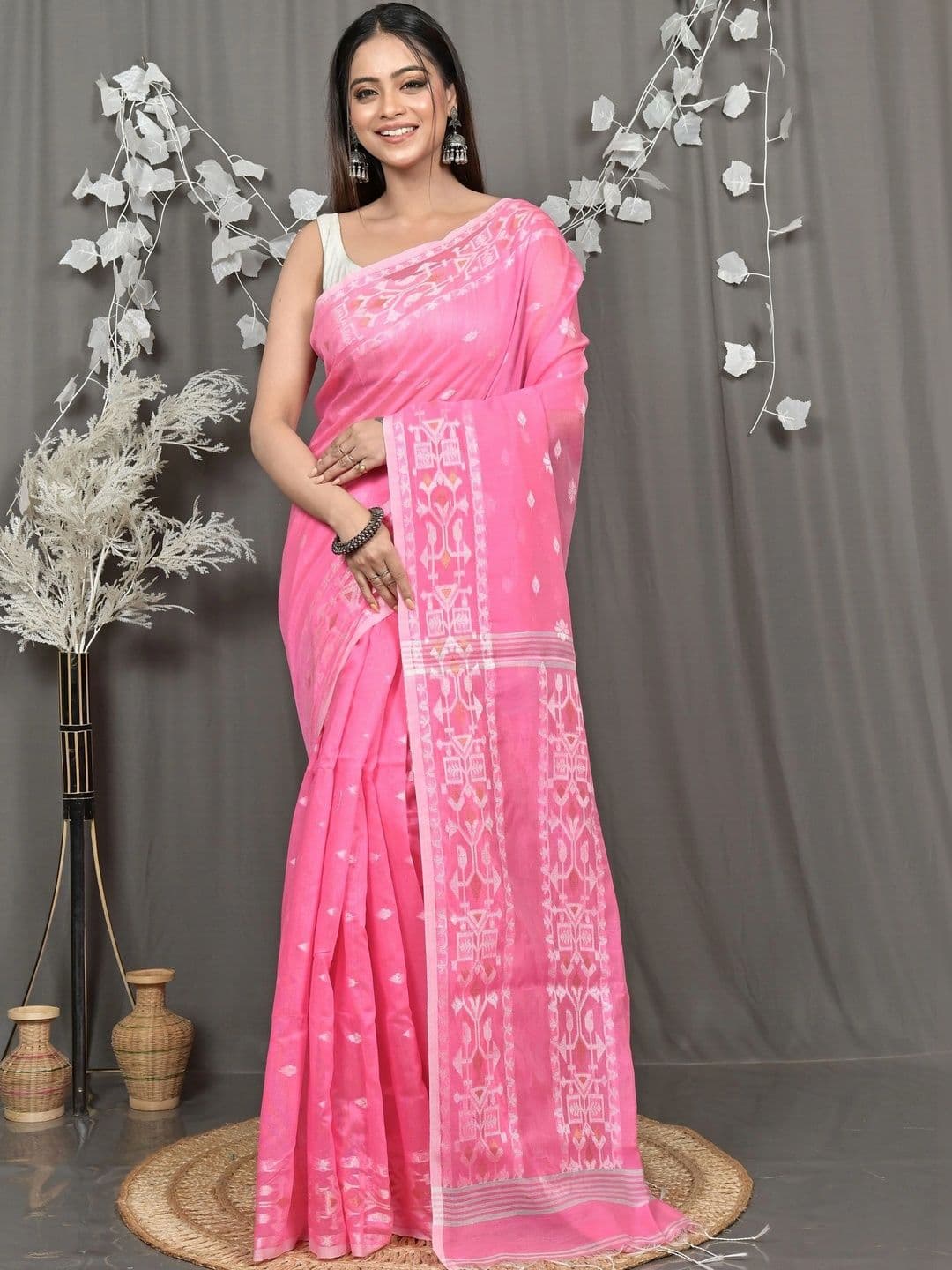 DipDiya Women Woven Design Sequinned Handloom Taant Saree thumbnail 7
