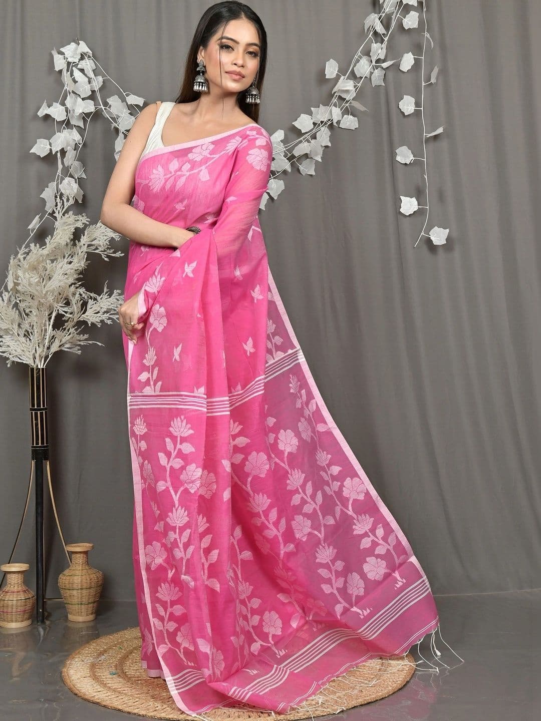 DipDiya Woven Design Sequinned Handloom Taant Saree thumbnail 2