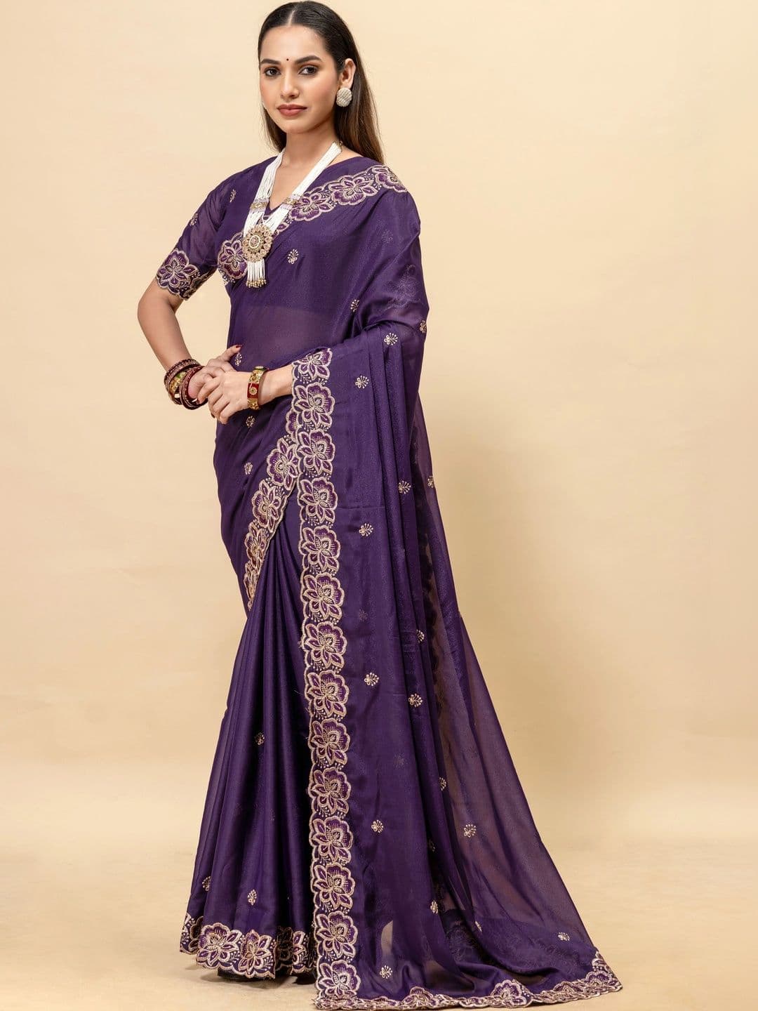 Saanvi Floral Embroidered Poly Georgette Saree thumbnail 4