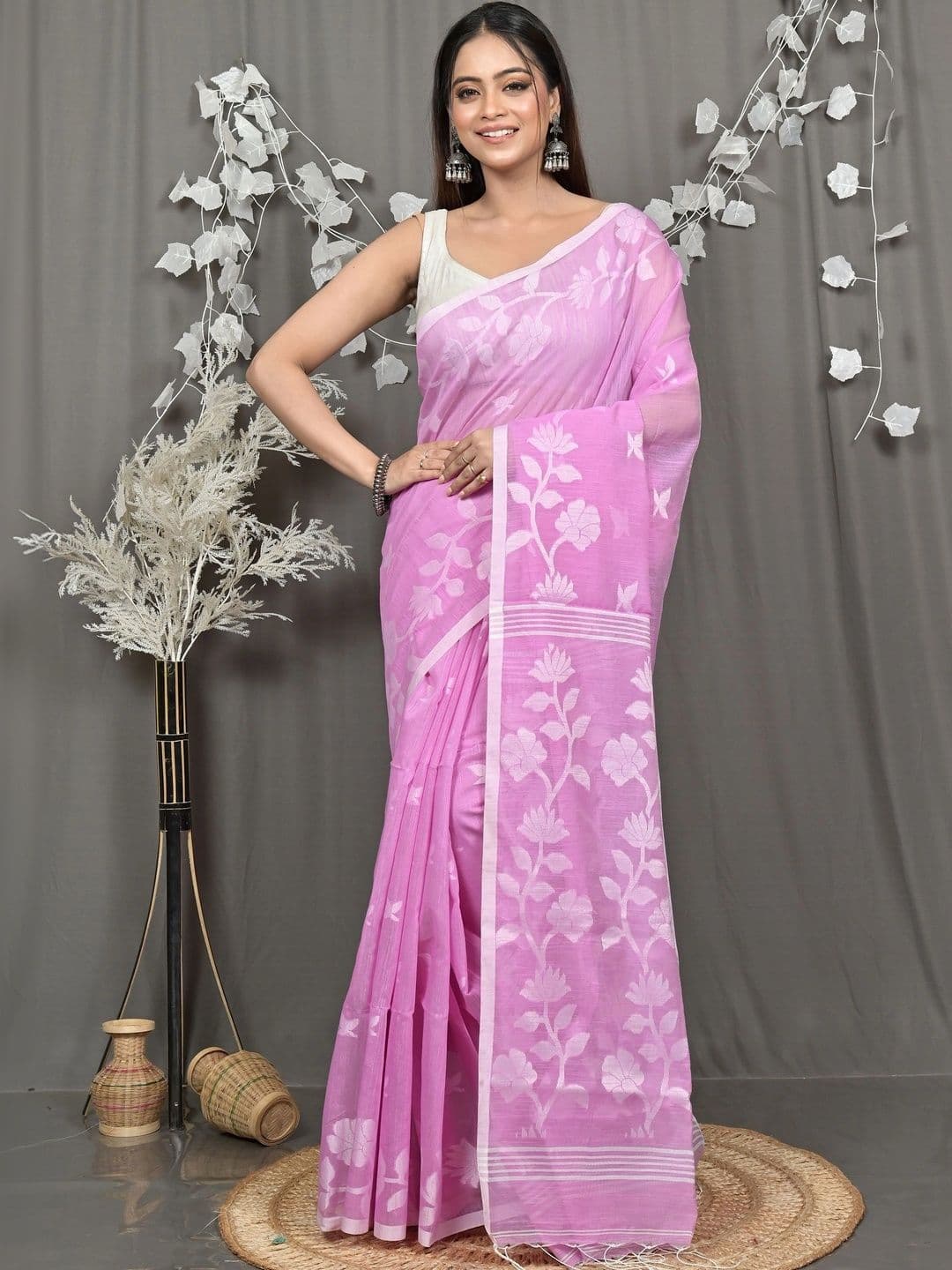 DipDiya Woven Design Sequinned Handloom Taant Saree thumbnail 4