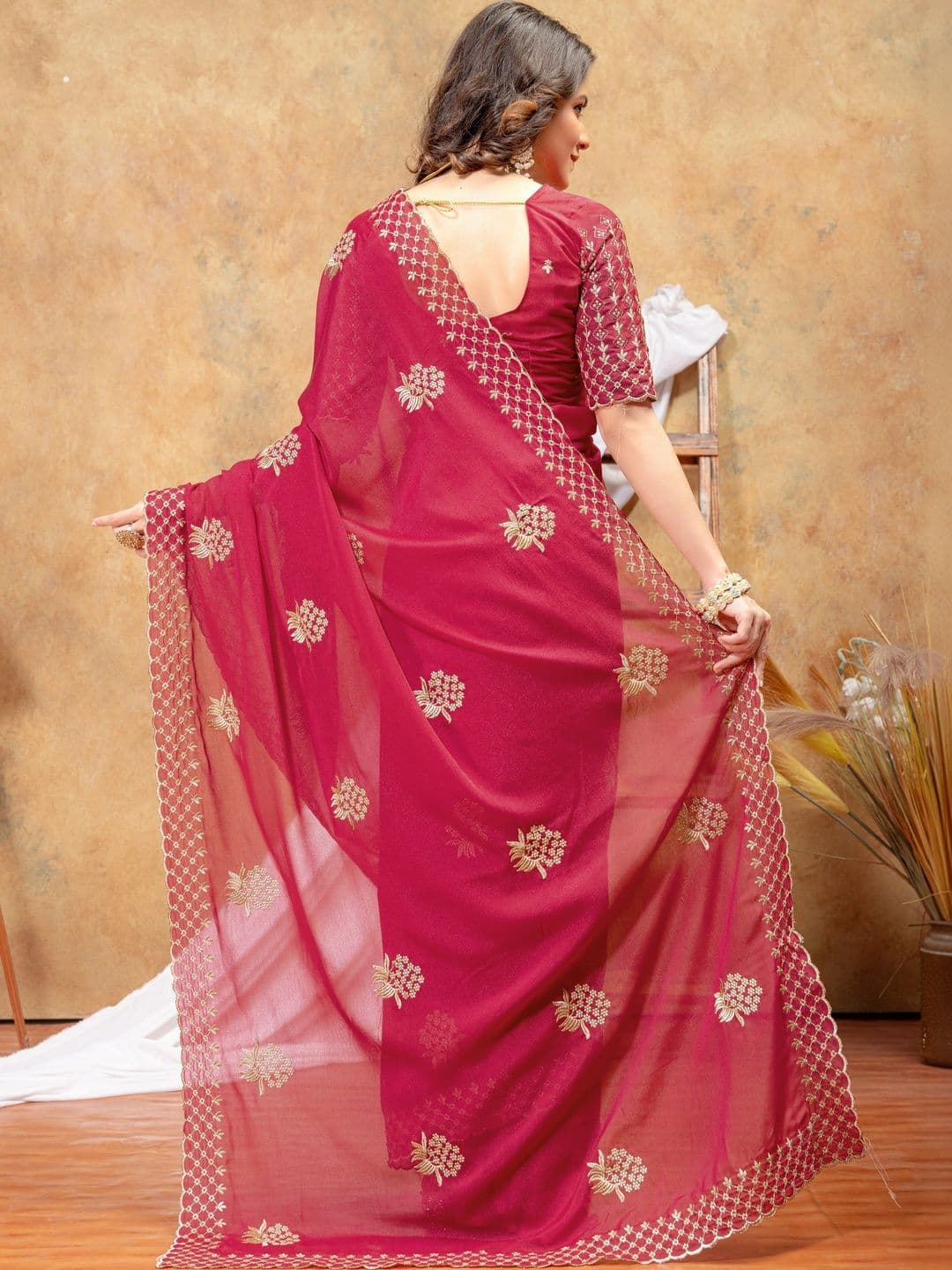 Saanvi Floral Embroidered Poly Georgette Saree thumbnail 4