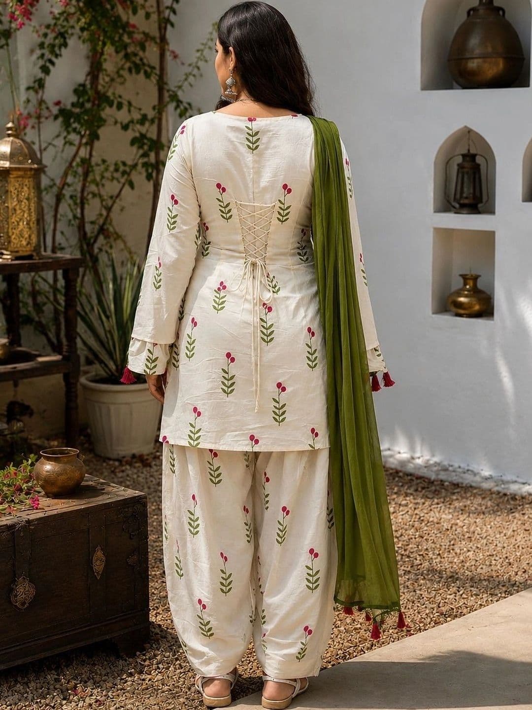 Dress21 Women Floral Printed Regular Pure Cotton Kurta with Patiala & With Dupatta thumbnail 2