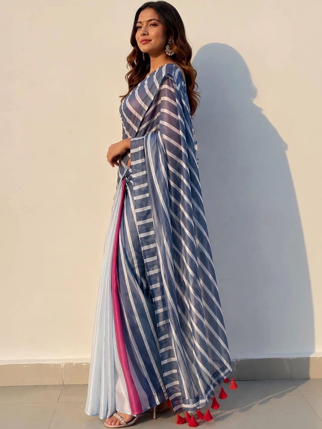 SHRIJAMYAHAM Striped Gotta Patti Linen Blend Saree thumbnail 2