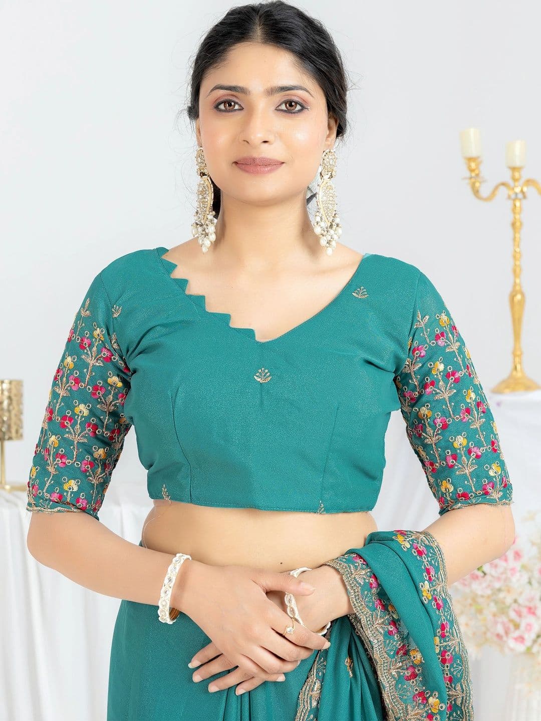 Saanvi Floral Embroidered Poly Georgette Saree thumbnail 3