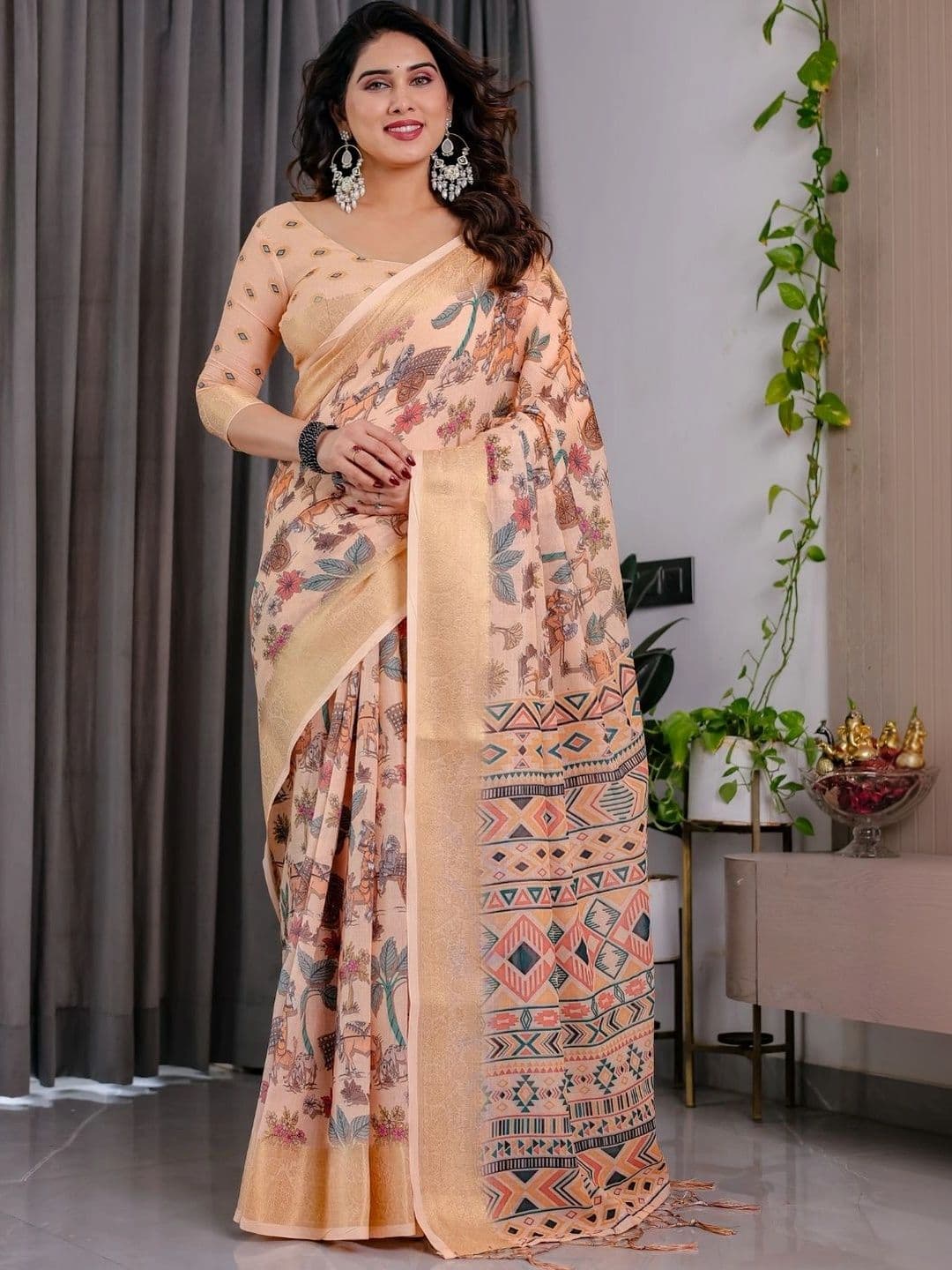 Mitera Women Floral Silk Blend Designer Saree thumbnail 2