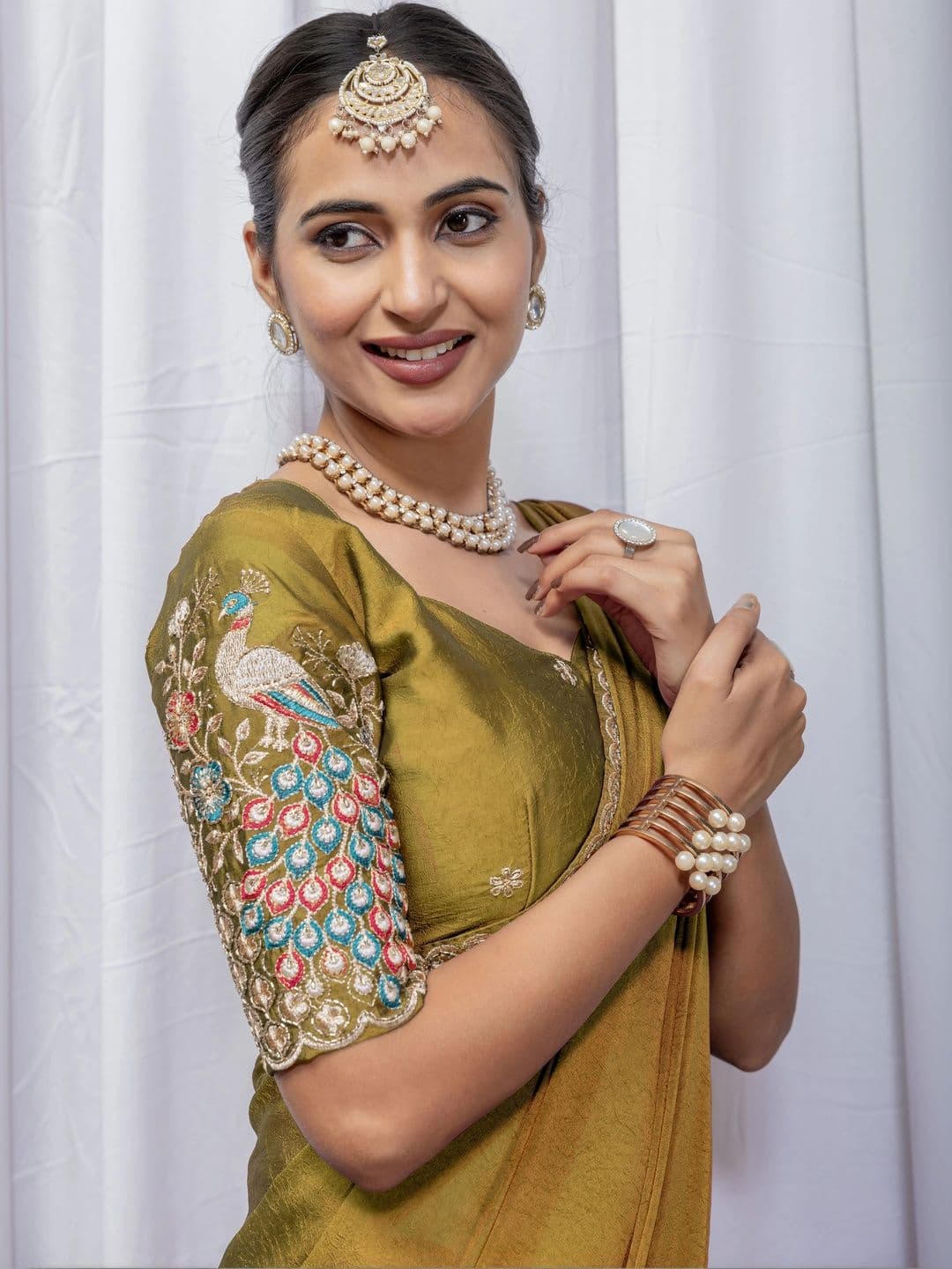 LabelVASTRA Embellished Embroidered Poly Georgette Saree thumbnail 2