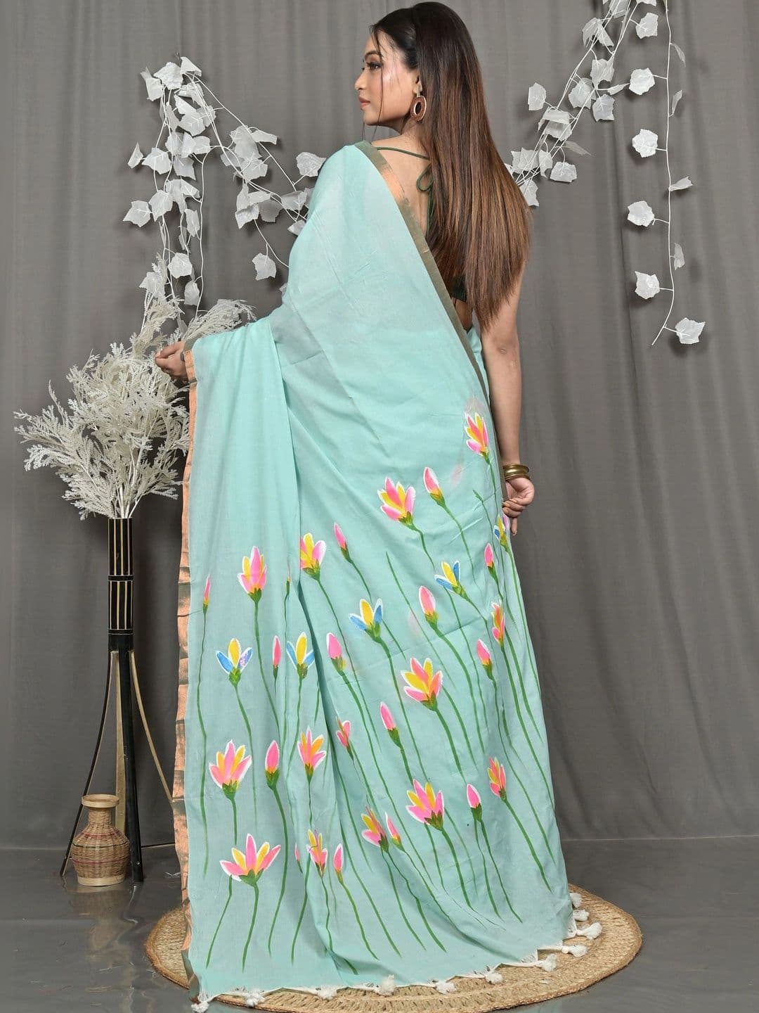 DipDiya Floral Sequinned Pure Cotton Handloom Taant Saree thumbnail 6