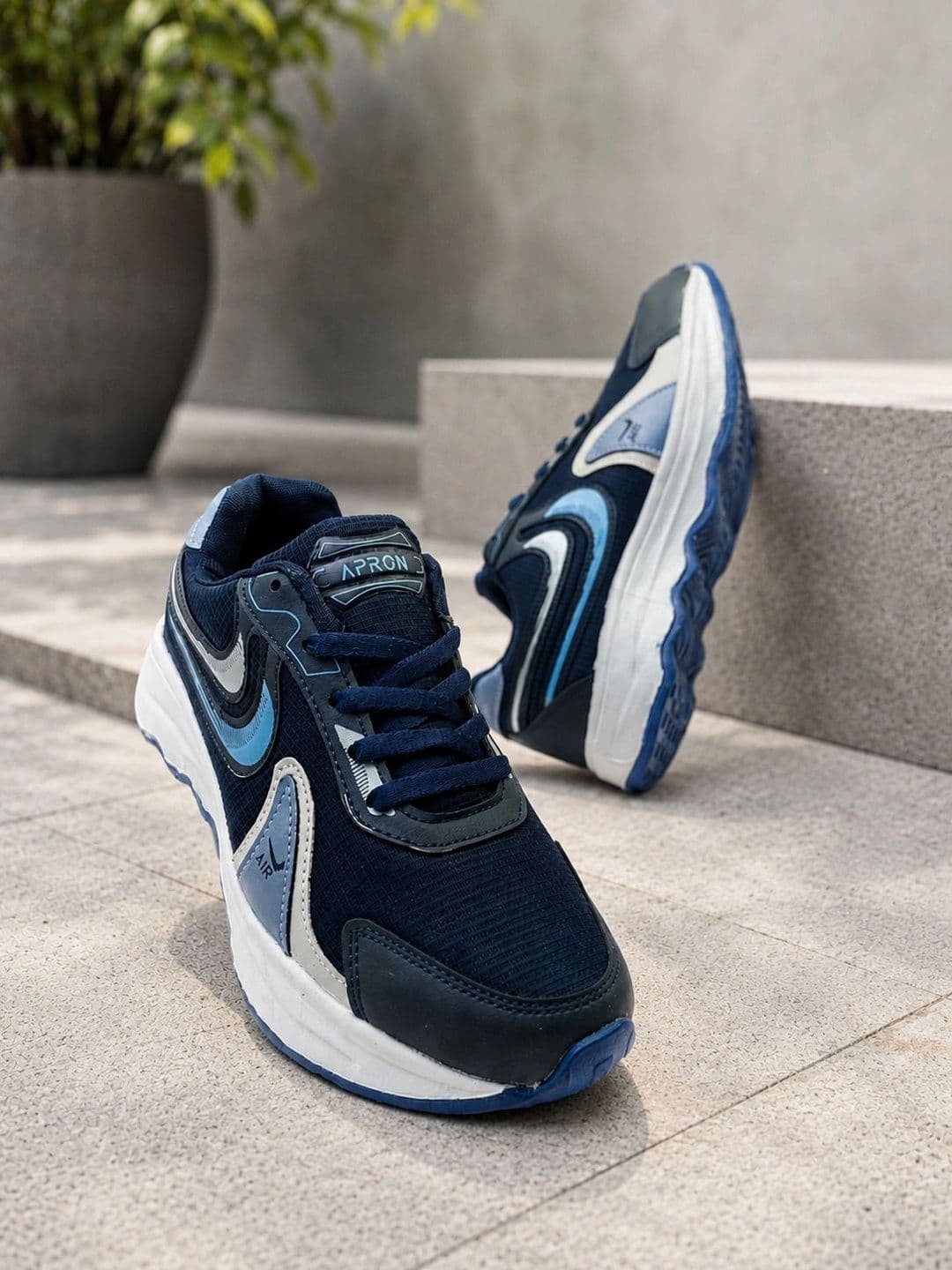 APRON Men Running Shoes - view 1