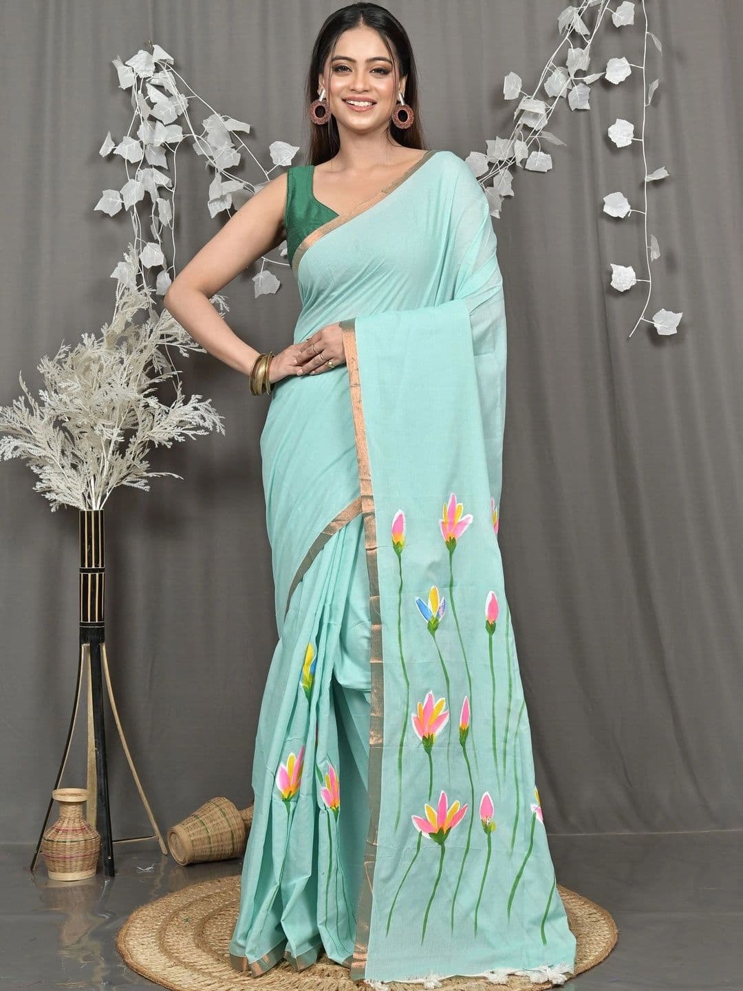 DipDiya Floral Sequinned Pure Cotton Handloom Taant Saree thumbnail 5