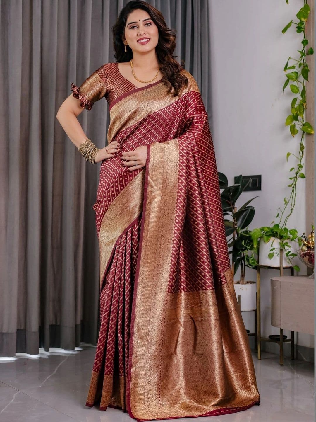 Mitera Woven Design Zari Silk Blend Designer Saree thumbnail 6