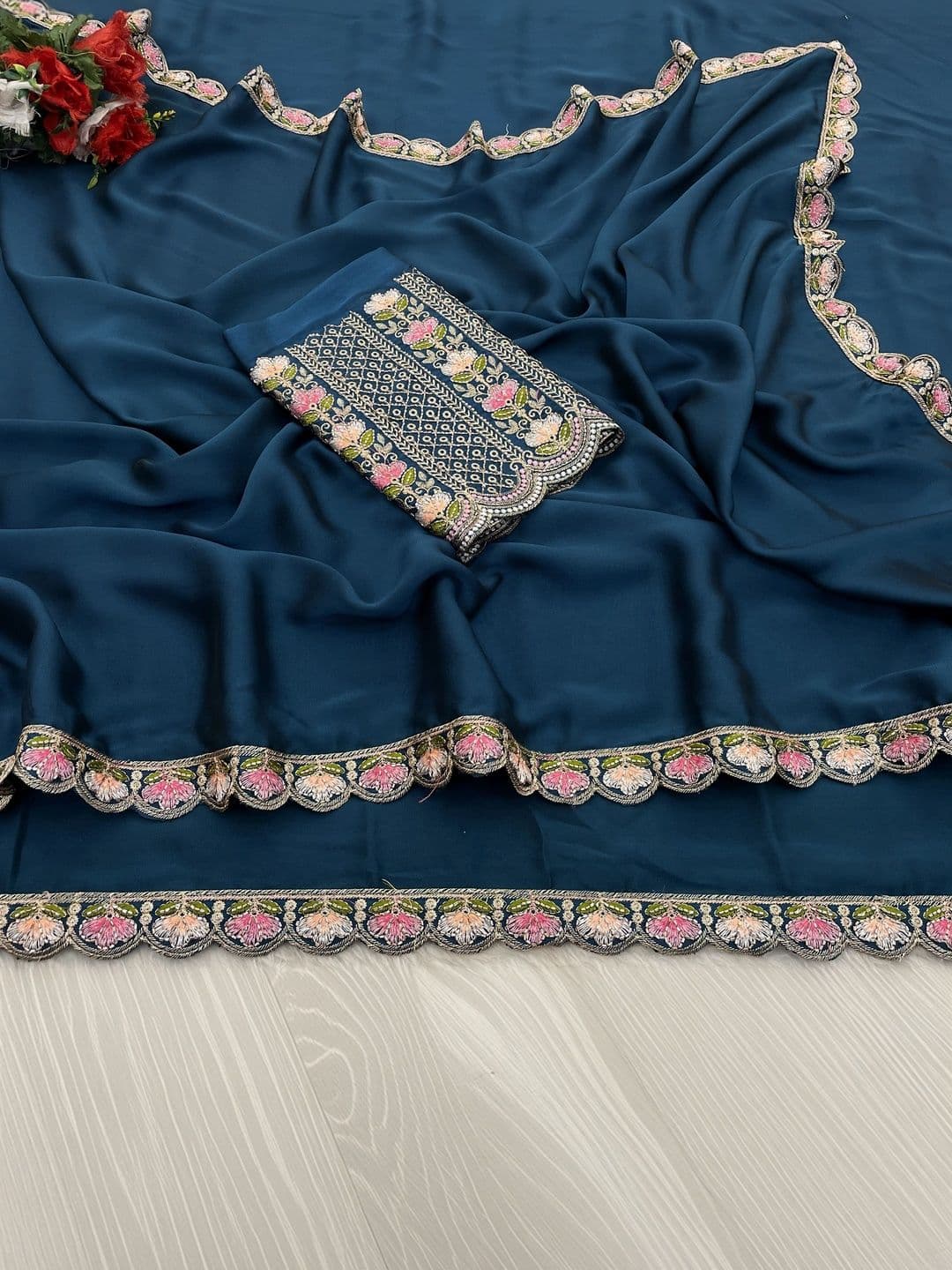 Saanvi Floral Embroidered Silk Blend Saree thumbnail 4