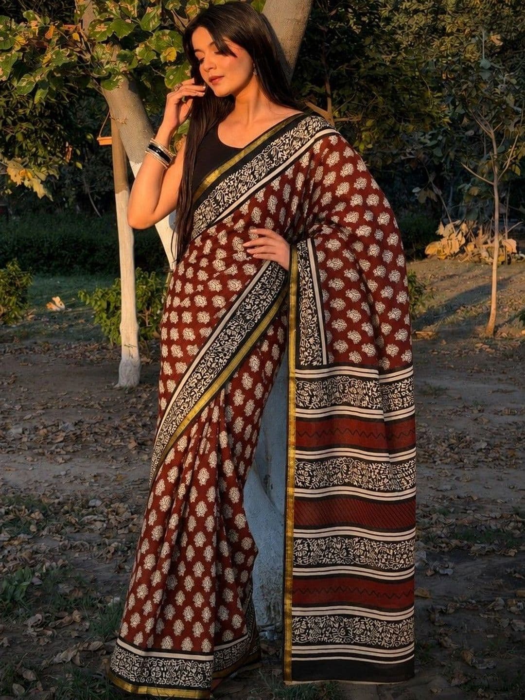 Lovwear Ethnic Motifs Pure Cotton Handloom Ikat Saree thumbnail 4