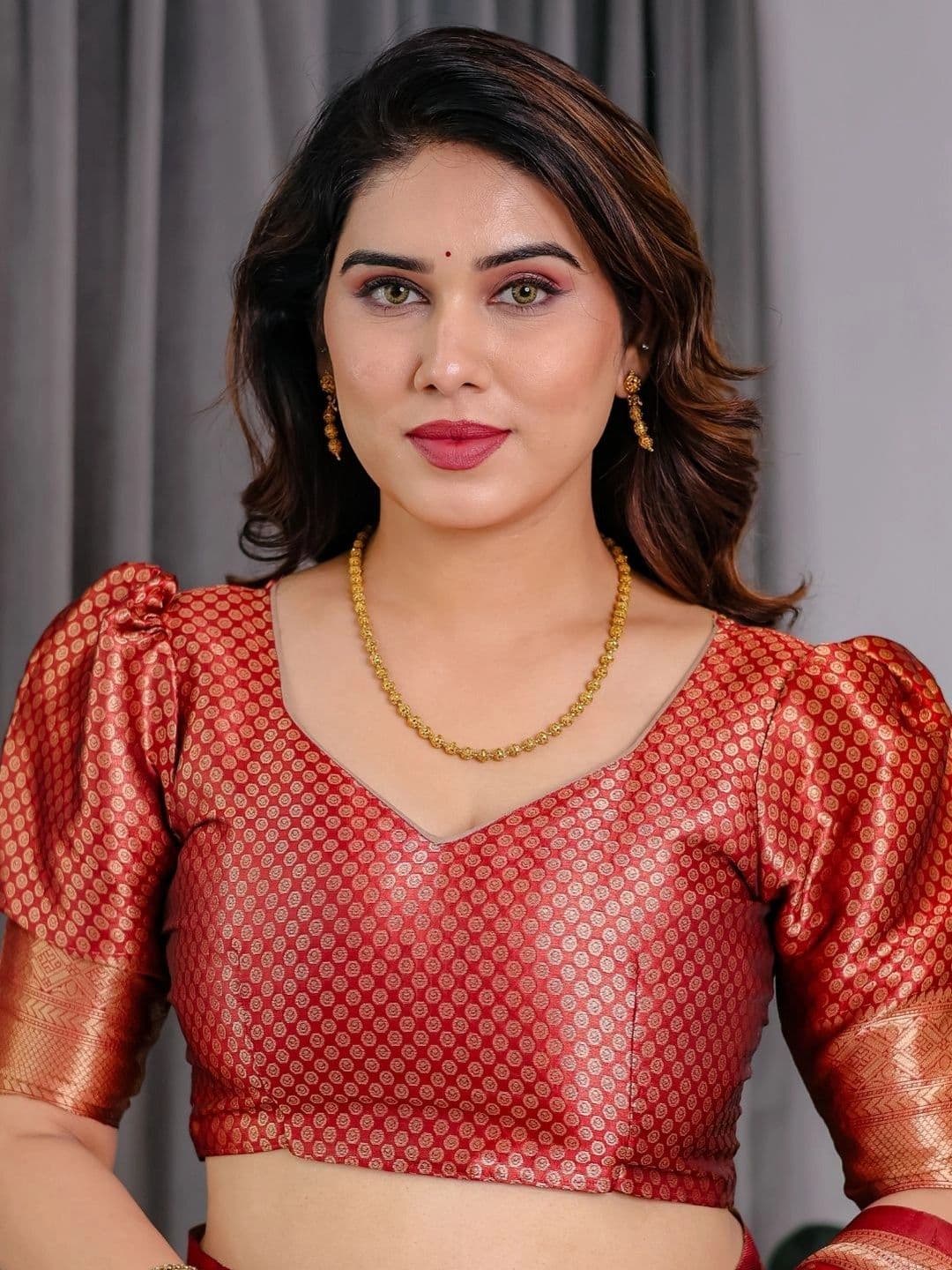 Mitera Woven Design Zari Silk Blend Designer Saree thumbnail 5