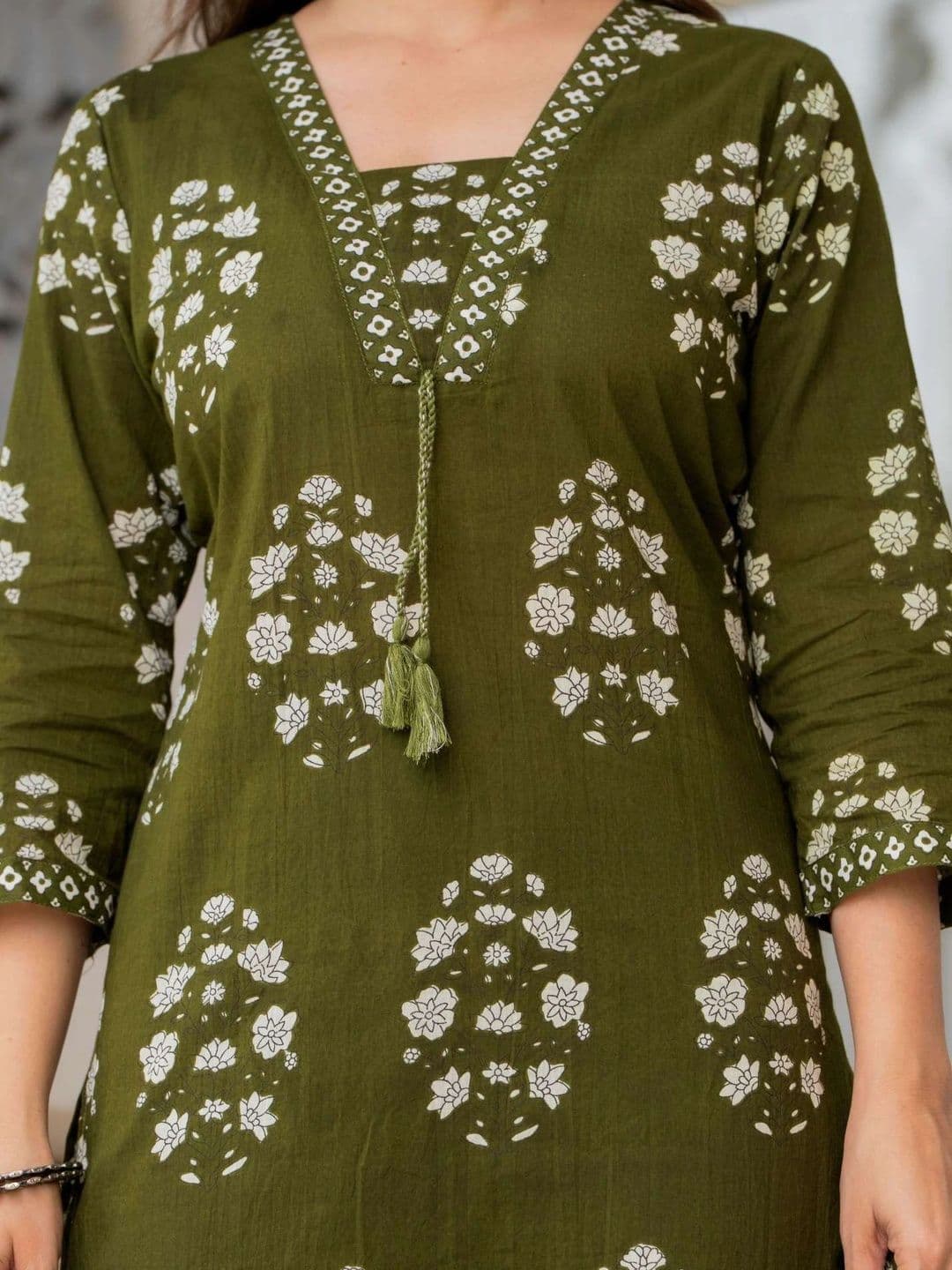 YAGNIK FASHION Women Floral Printed Regular Kurta with Trousers & With Dupatta thumbnail 2