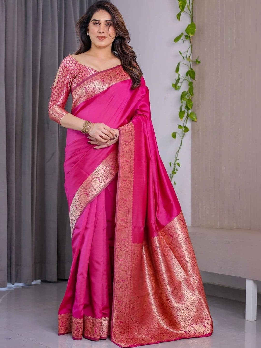Mitera Woven Design Zari Silk Blend Designer Saree thumbnail 3